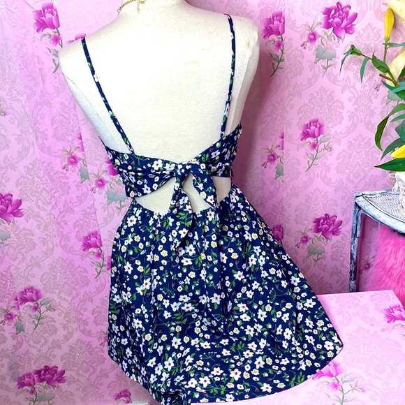 🌹 Floral Navy Blue Cutout Sundress 🌹 - Picture 4 of 13